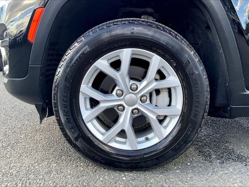 Certified 2023 Jeep Grand Cherokee Limited AWD/4WD image 10