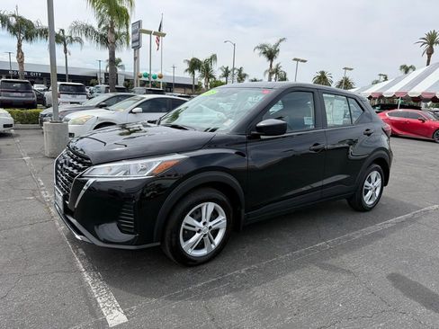 Certified 2025 Nissan Kicks Play S image 3