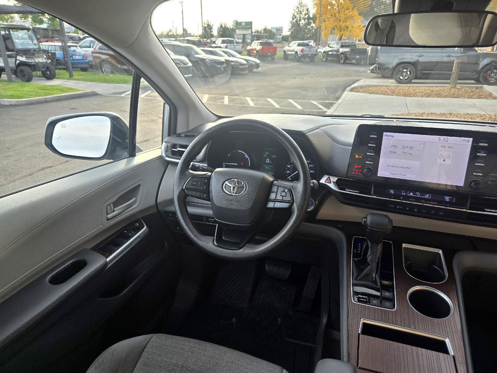 Used 2023 Toyota Sienna LE FWD image 15