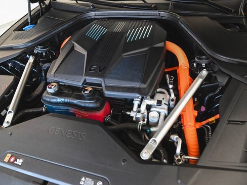 Used 2024 Genesis G80 image 35