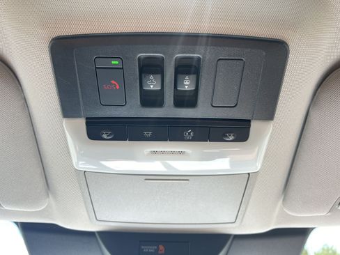 Certified 2024 Nissan Pathfinder Platinum AWD/4WD image 13