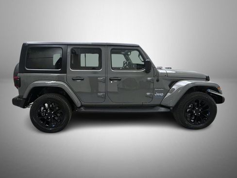 Used 2022 Jeep Wrangler Unlimited Sahara w/ Cold Weather Group image 4