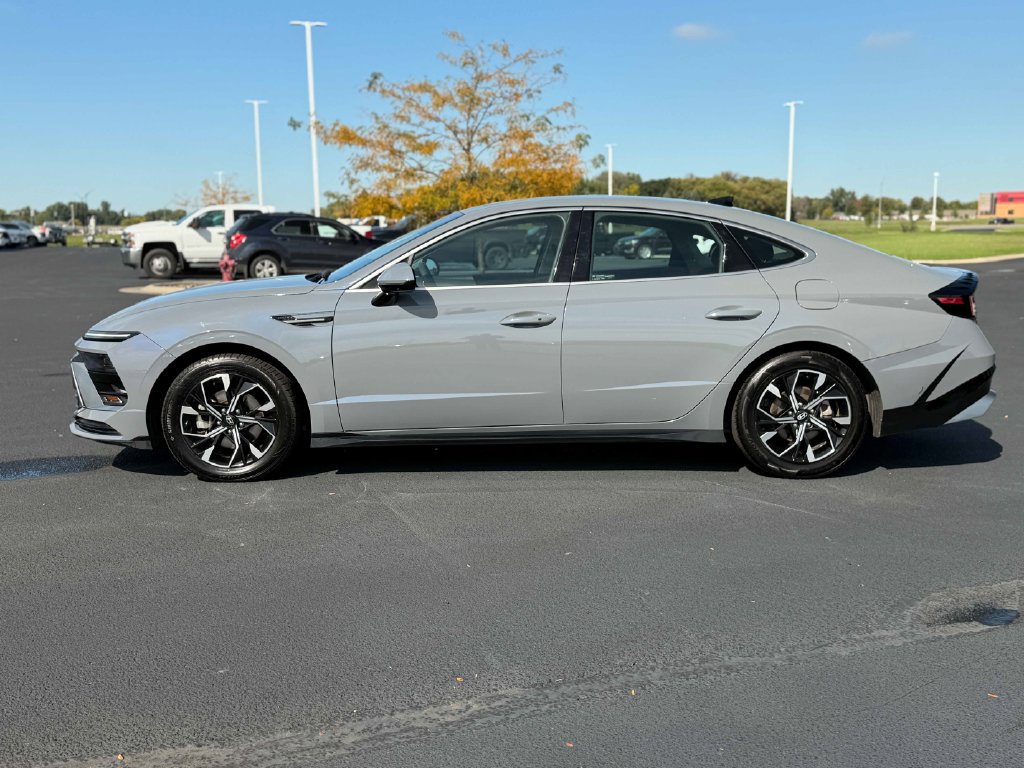 Used 2025 Hyundai Sonata SEL FWD image 11