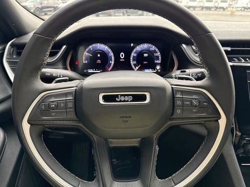 Used 2024 Jeep Grand Cherokee Altitude AWD/4WD image 11