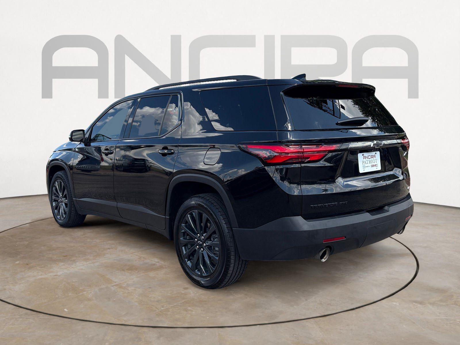 Used 2023 Chevrolet Traverse RS AWD/4WD image 8
