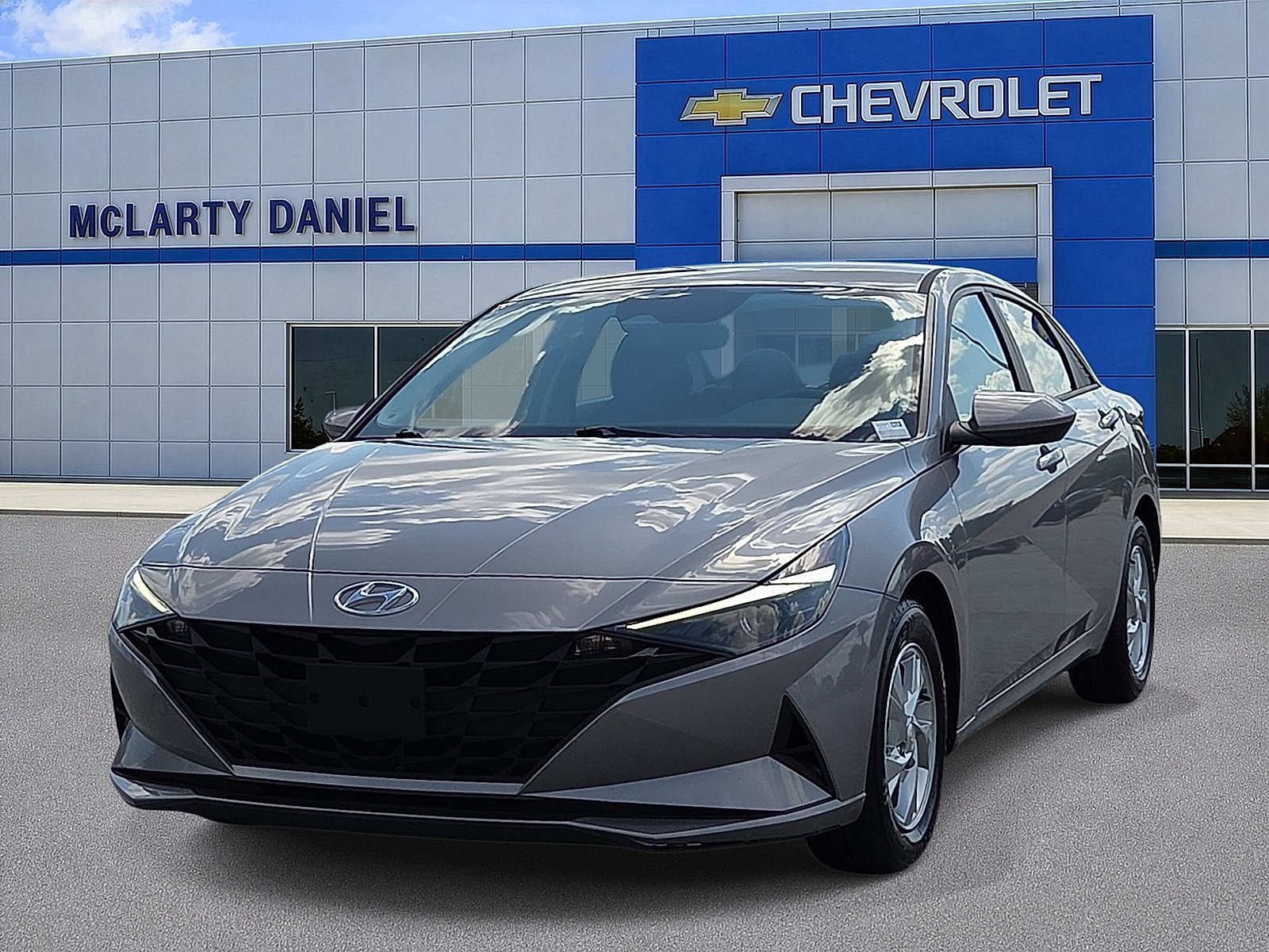 Used 2023 Hyundai Elantra SE FWD image 2