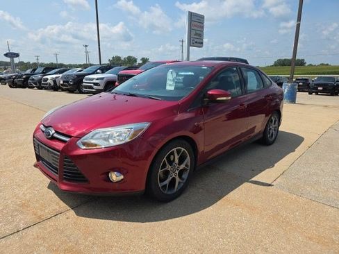 Used 2014 Ford Focus SE w/ Equipment Group 201A FWD image 3