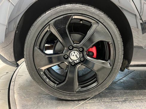 Used 2017 Volkswagen Golf S image 36