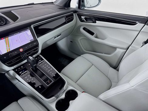 Certified 2026 Porsche Macan AWD/4WD image 26