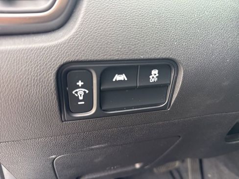 Used 2022 Kia Sorento S w/ Panoramic Sunroof Package FWD image 17