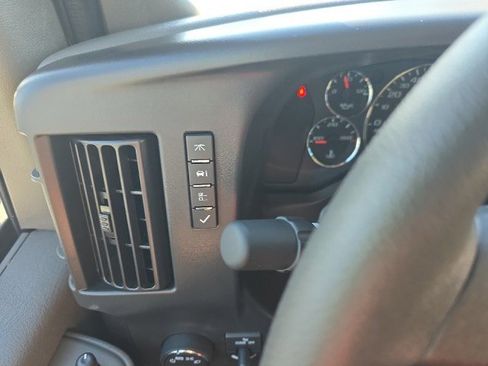 New 2025 Chevrolet Express 3500 image 19