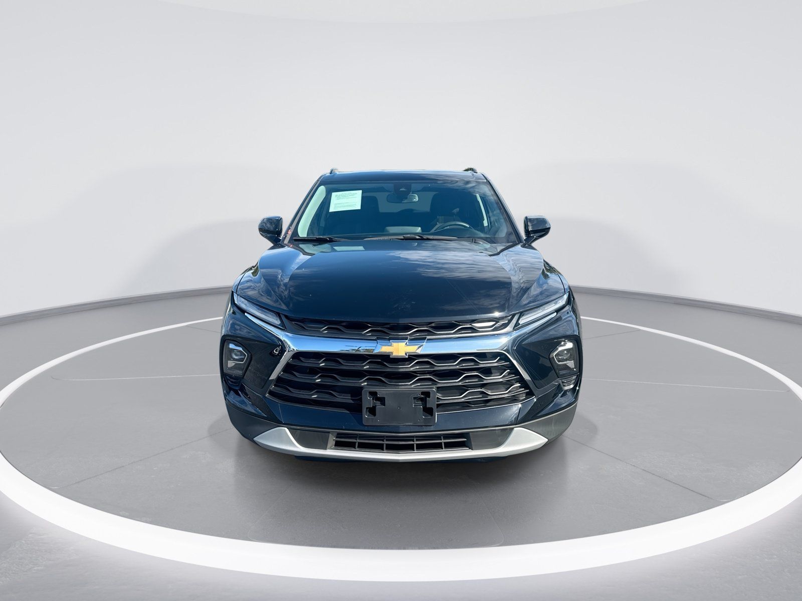 Used 2024 Chevrolet Blazer LT w/ Convenience Package FWD image 3