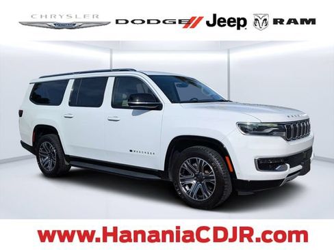 Used 2024 Jeep Wagoneer L Series II w/ Flexible Seating Group AWD/4WD image 1