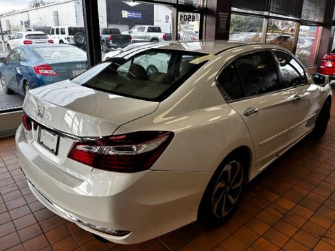 Used 2016 Honda Accord EX-L image 9