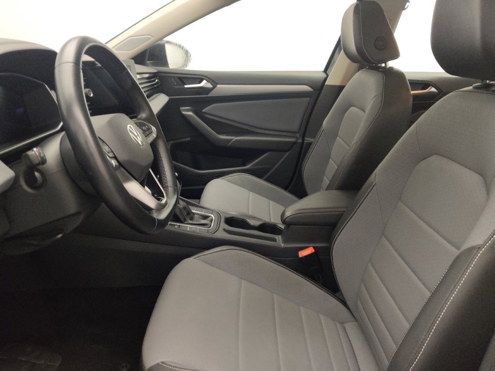 Used 2025 Volkswagen Jetta SE FWD image 17