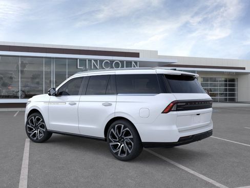 New 2026 Lincoln Navigator Reserve AWD/4WD image 4