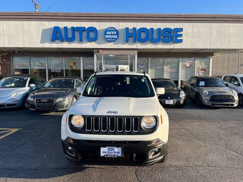 Used 2018 Jeep Renegade Latitude AWD/4WD image 2