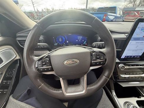 Used 2022 Ford Explorer Platinum w/ Equipment Group 601A image 37