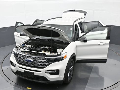 Used 2023 Ford Explorer XLT w/ Equipment Group 202A AWD/4WD image 47