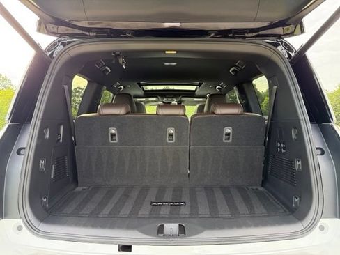 Used 2025 Nissan Armada Platinum w/ Convenience Package RWD image 32