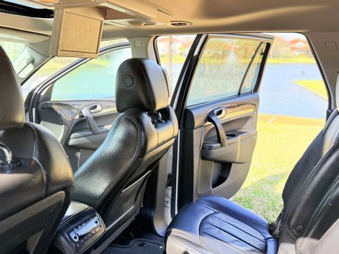 Used 2014 Buick Enclave Premium FWD image 19