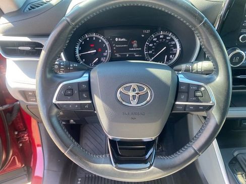 Used 2020 Toyota Highlander XLE image 10