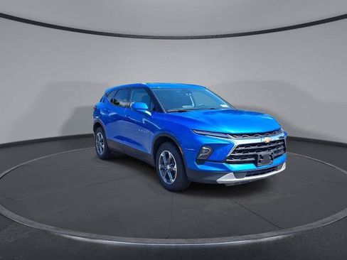 Used 2025 Chevrolet Blazer LT AWD/4WD image 2