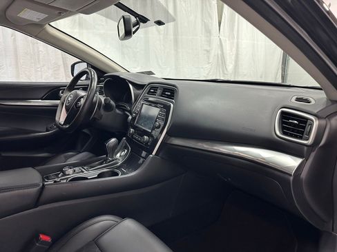 Used 2017 Nissan Maxima SR w/ Midnight Edition image 57
