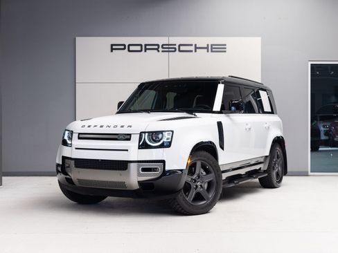 Used 2025 Land Rover Defender 110 X-Dynamic SE AWD/4WD image 1
