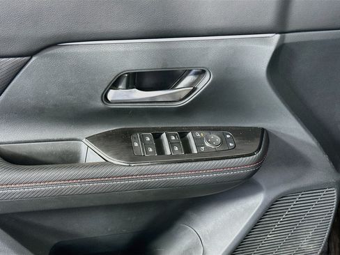 Used 2025 Nissan Kicks SR FWD image 15