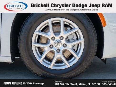 Used 2023 Chrysler Voyager LX image 35