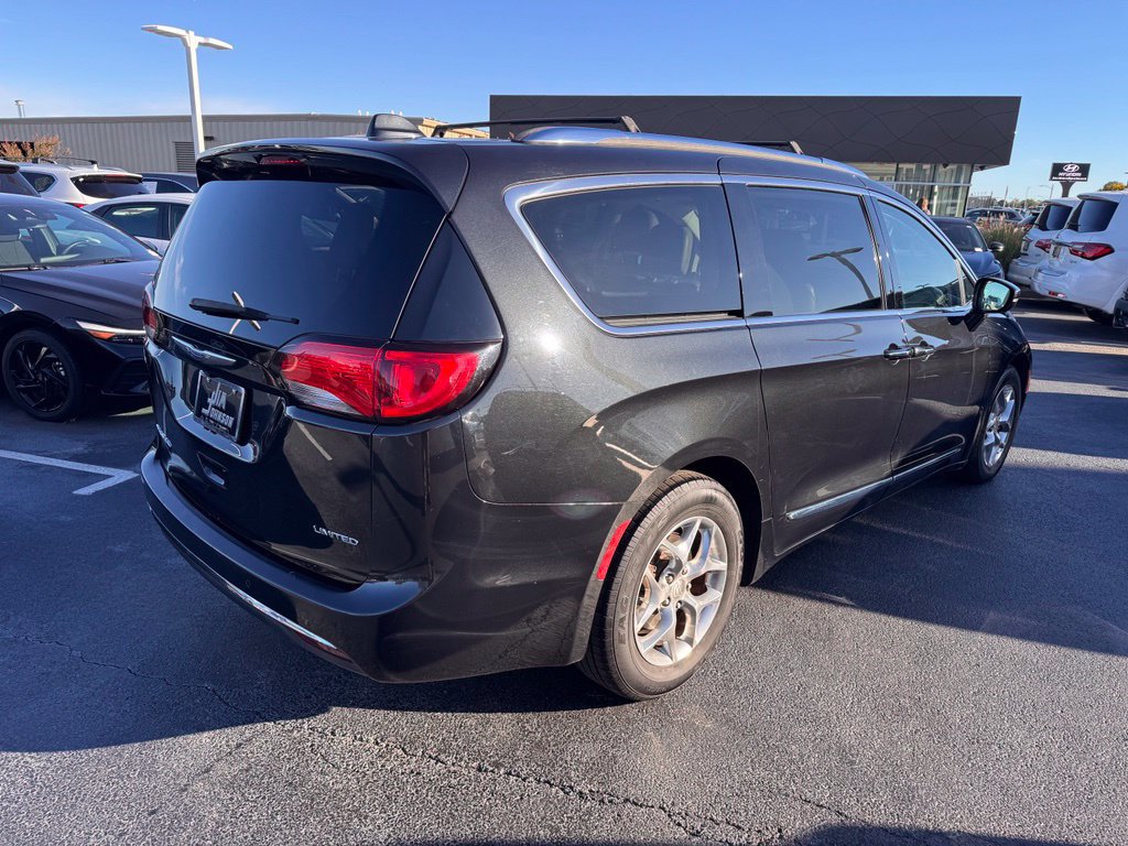 Used 2019 Chrysler Pacifica Limited FWD image 5