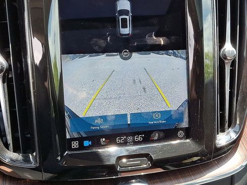 Used 2023 Volvo XC60 B5 Plus image 21