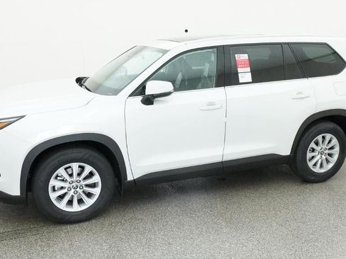 New 2026 Toyota Grand Highlander FWD image 2