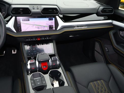 Used 2025 Lamborghini Urus SE AWD/4WD image 11