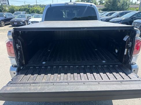 Used 2020 Toyota Tacoma TRD Off-Road w/ Technology Package AWD/4WD image 17