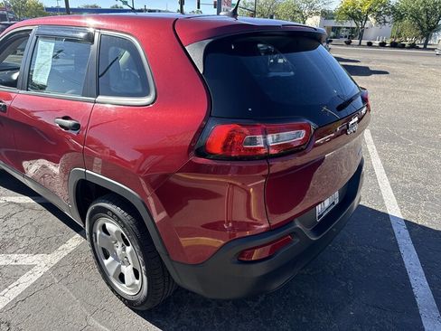 Used 2014 Jeep Cherokee Sport FWD image 7