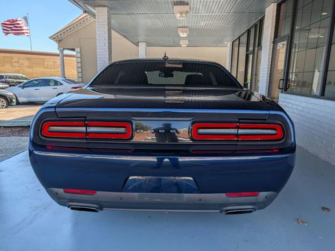 Used 2015 Dodge Challenger SXT w/ Driver Convenience Group image 4