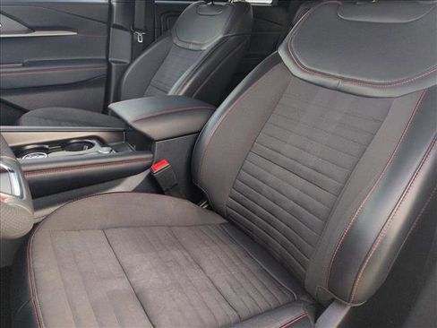 Used 2025 Ford Explorer ST-Line w/ ST-Line Street Pack image 16