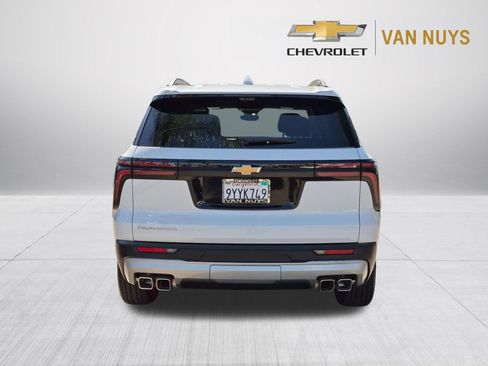 Used 2026 Chevrolet Traverse LT w/ Driver Confidence Package FWD image 6