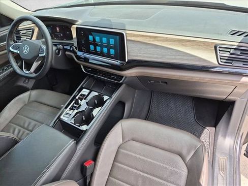 Used 2024 Volkswagen Atlas SEL AWD/4WD image 24