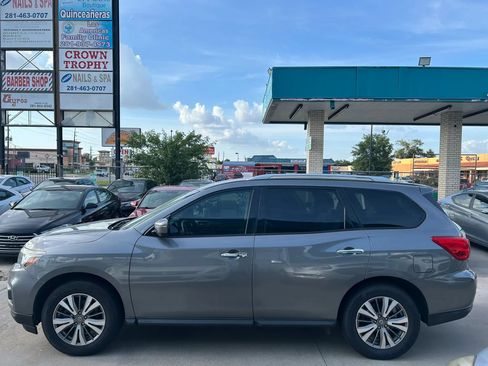Used 2020 Nissan Pathfinder SL FWD image 2