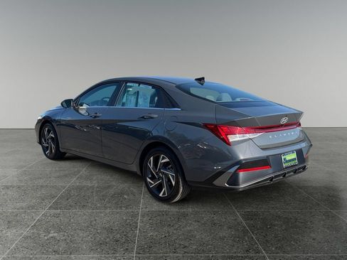 Used 2025 Hyundai Elantra SEL FWD image 7