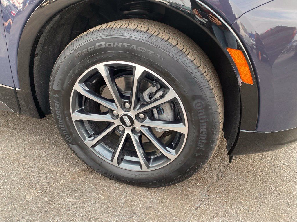 Used 2025 Cadillac XT4 Sport w/ LPO, Floor Liner Package AWD/4WD image 30