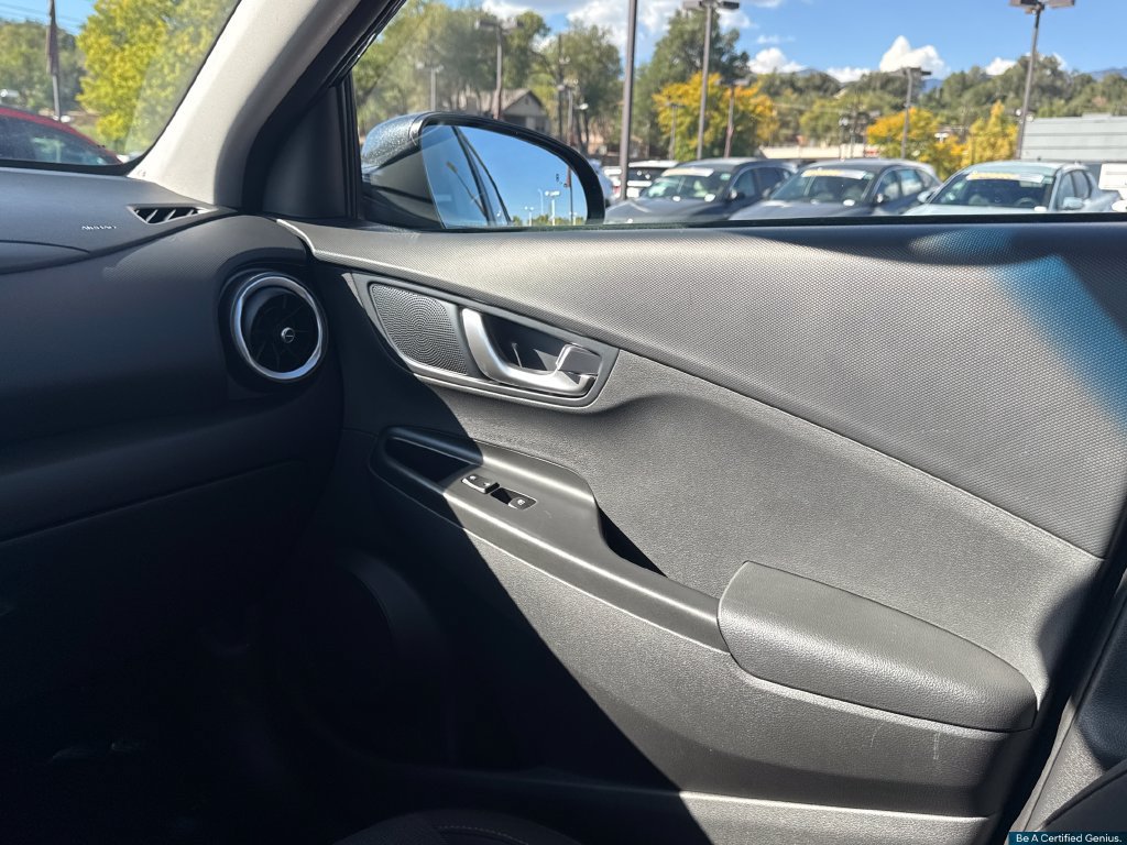 Certified 2022 Hyundai Kona SEL w/ Convenience Package AWD/4WD image 41