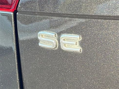 Used 2023 Volkswagen Tiguan SE image 21