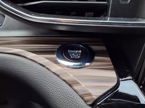 Used 2023 Ford Explorer Limited w/ Limited Technology Package image 16