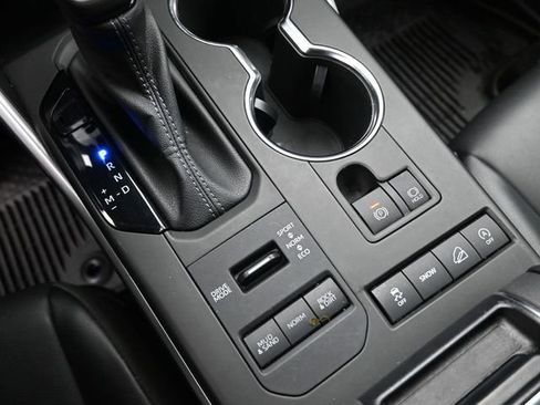 Used 2022 Toyota Highlander XLE image 20