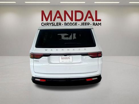 Used 2025 Jeep Wagoneer L Series II AWD/4WD image 7