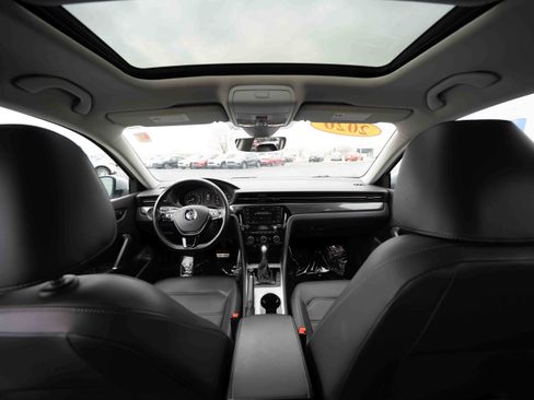 Used 2020 Volkswagen Passat 2.0T R-Line image 19